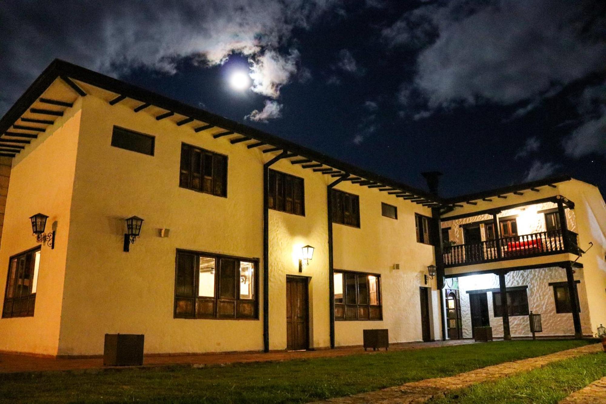 Casona Quesada Hotel Суеска Екстериор снимка